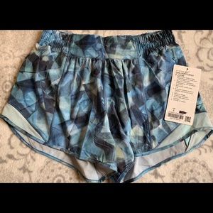 Lululemon hotty hot shorts size 6 NWT